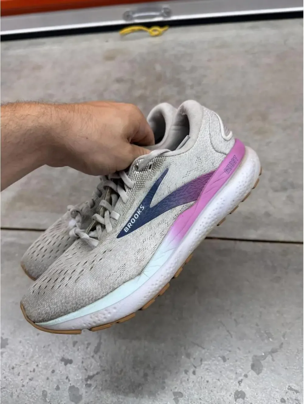 brooks ghost 16 white pink and blue running shoes size 8.5 WOMENS